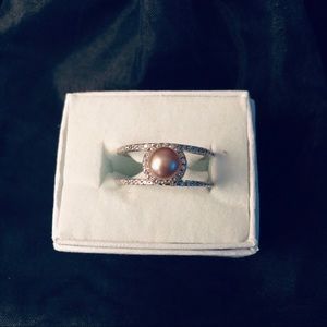 Vantel Pearls Sweet Duet Ring Size 8!